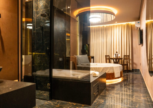 Exótica com Jacuzzi